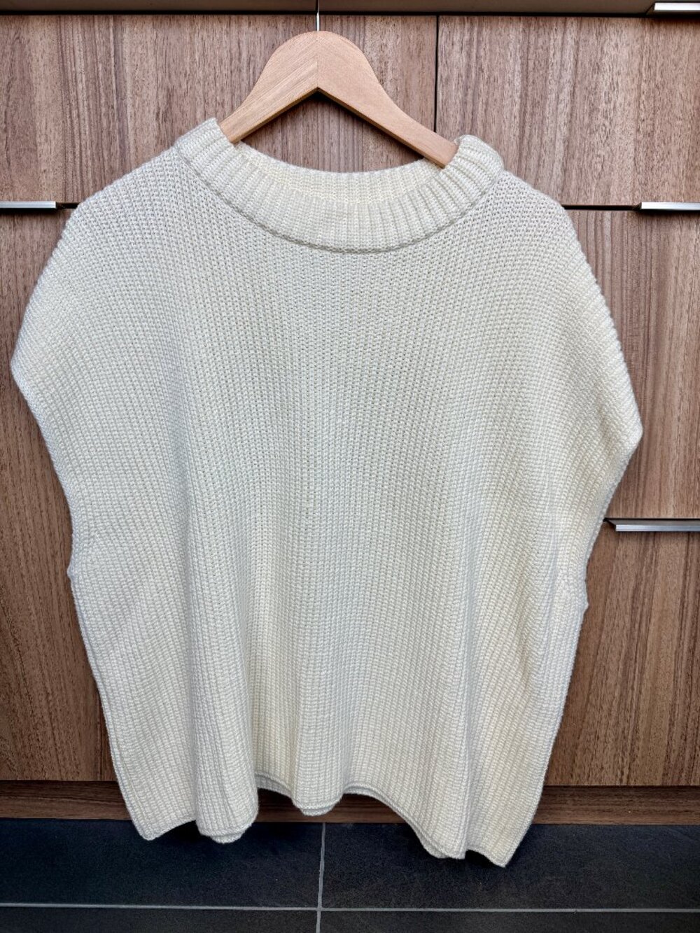 NEW Frank & Eileen Montecito Sweater Vest in Cream Size Medium